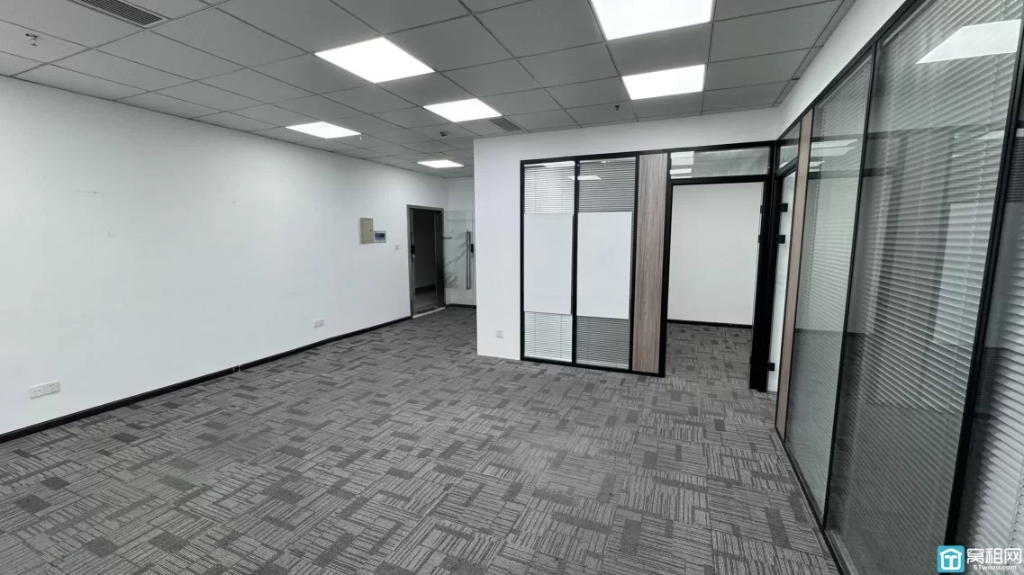 海曙区二十一码头壹都文化广场南，126平，2个隔间，1个小仓库