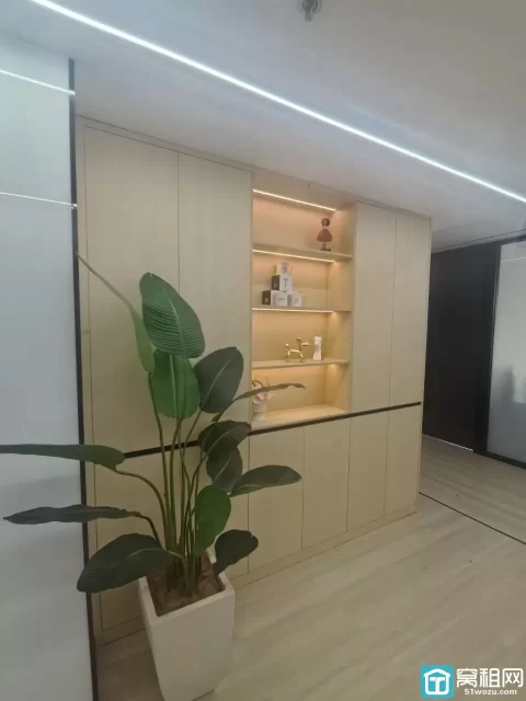 维科月湖金汇大厦出租32平包水电物业网络空调费，带家具2920元/月