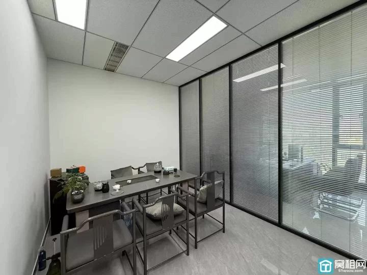 南部商务区三禾大厦117平方 全新精装修2隔间 带全套办公家具 房东直租