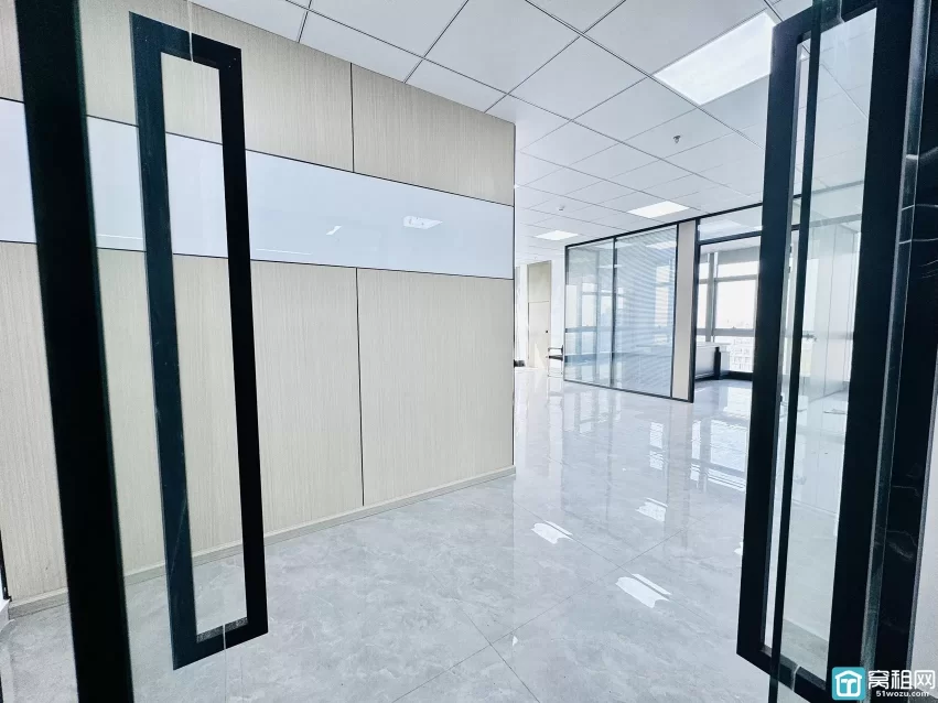 南部商务区 鸿安大厦170平出租，8500月租，朝西北双面彩光