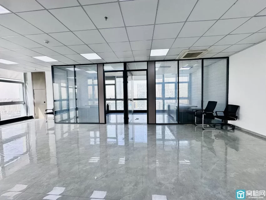 南部商务区 鸿安大厦170平出租，8500月租，朝西北双面彩光