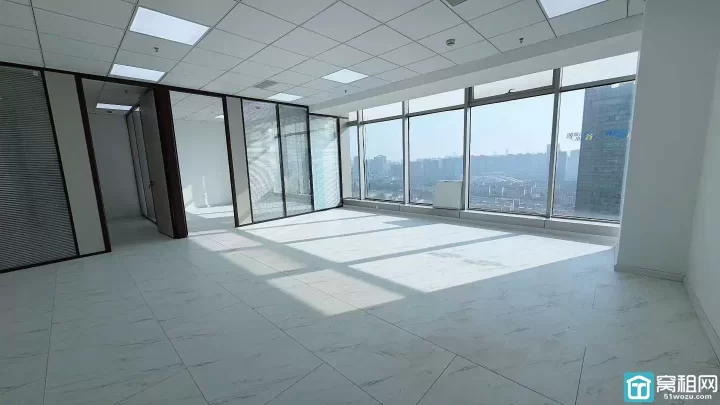 海曙区甲级写字楼中信银行大厦面积131平 朝南 隔间二个出租