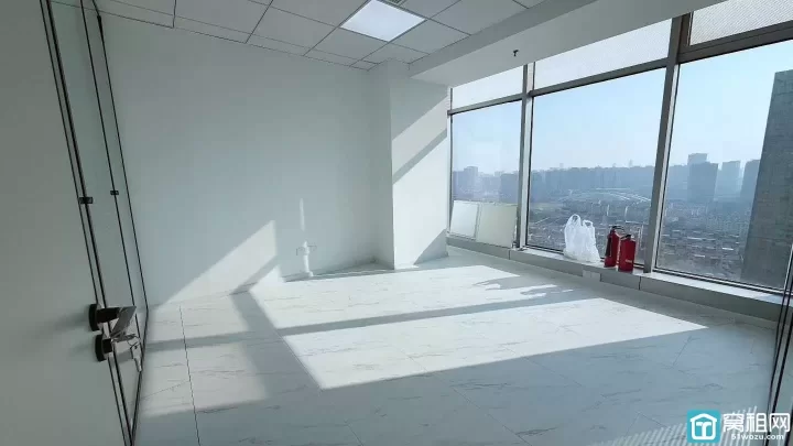 海曙区甲级写字楼中信银行大厦面积131平 朝南 隔间二个出租