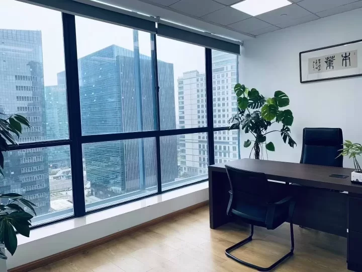 健宸大厦74平，朝南，2970元/月，包物业费，含税开票，包公摊水电，独立电表