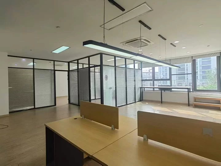 联安红帮大厦190平带装修出租单价：1.7元