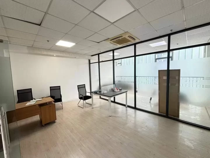 宁波水街利时商务大厦80平精装1隔间朝南3768每月出租