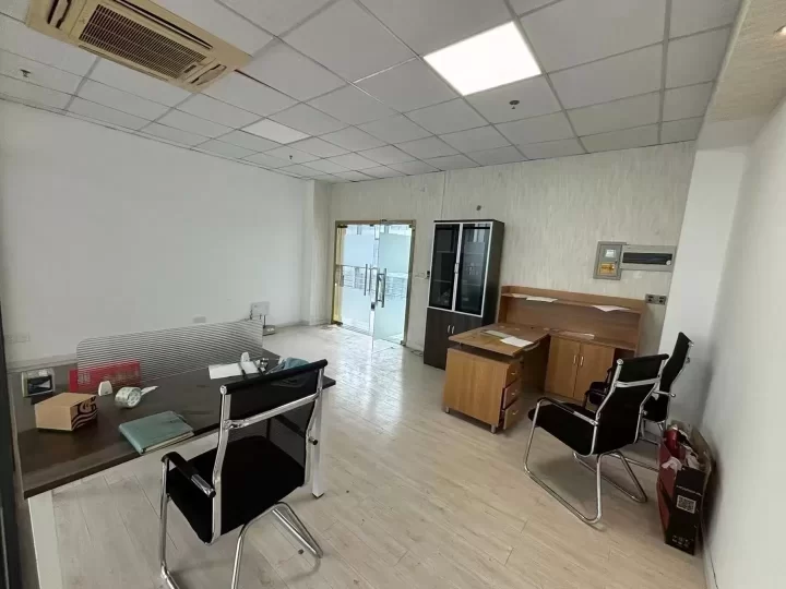 宁波水街利时商务大厦80平精装1隔间朝南3768每月出租