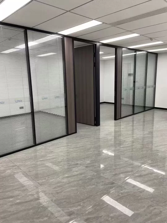 宁波华贸总部一号170平 3个隔间出租可以做培训教育