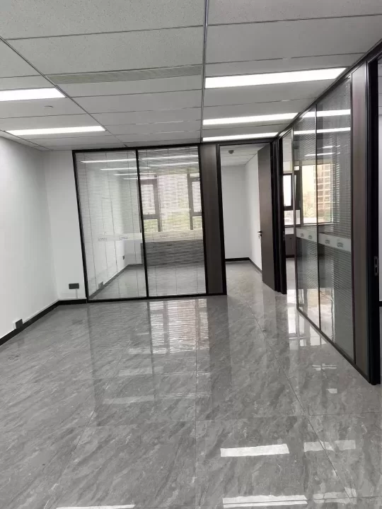 宁波华贸总部一号170平 3个隔间出租可以做培训教育