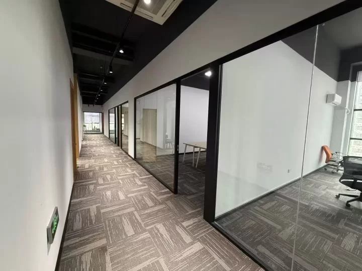 宁波高新区三方大厦503平米电梯口带隔间写字楼出租