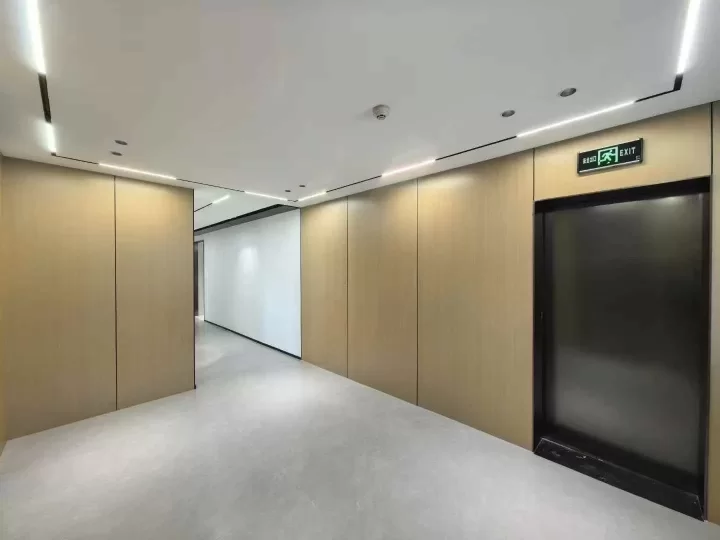 宁波海曙地铁四号线长春大厦小面积52平带隔间出租