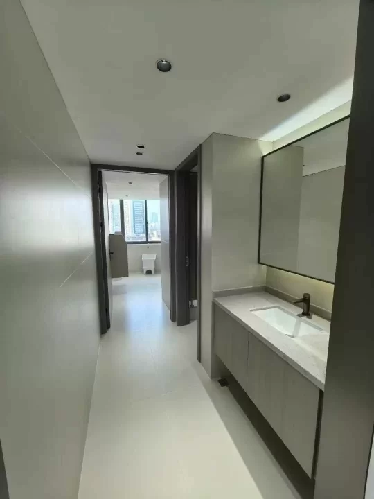 宁波海曙地铁四号线长春大厦小面积52平带隔间出租