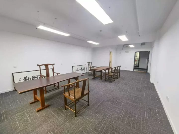 宁波华光城小区南门对门宁波上东大厦3号楼117平米出租