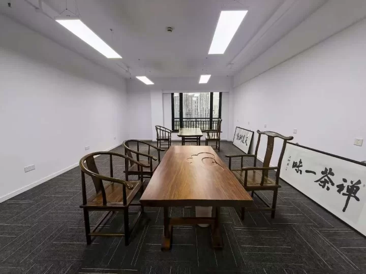 宁波华光城小区南门对门宁波上东大厦3号楼117平米出租