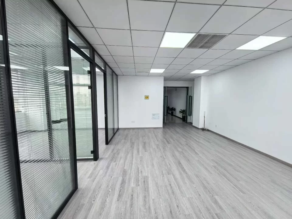 宁波镇海区萌恒大厦118平米精装修办公室出租