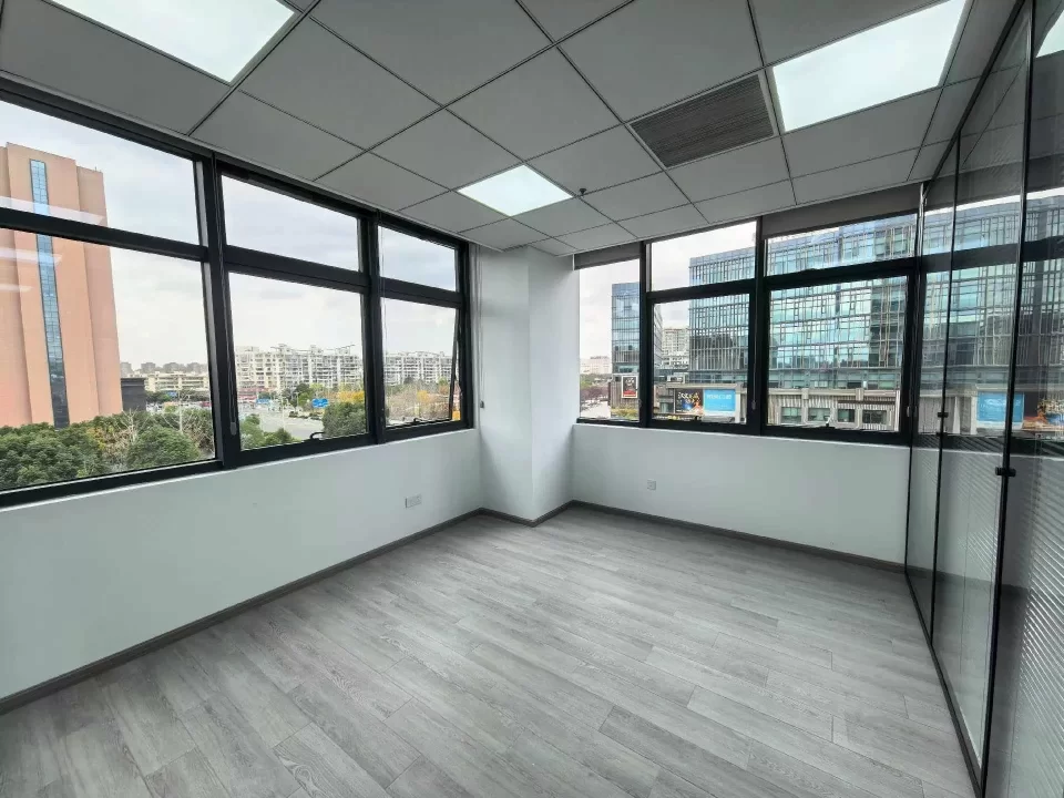 宁波镇海区萌恒大厦118平米精装修办公室出租