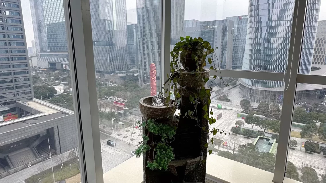 东部新城汇银大厦325平办公楼出租