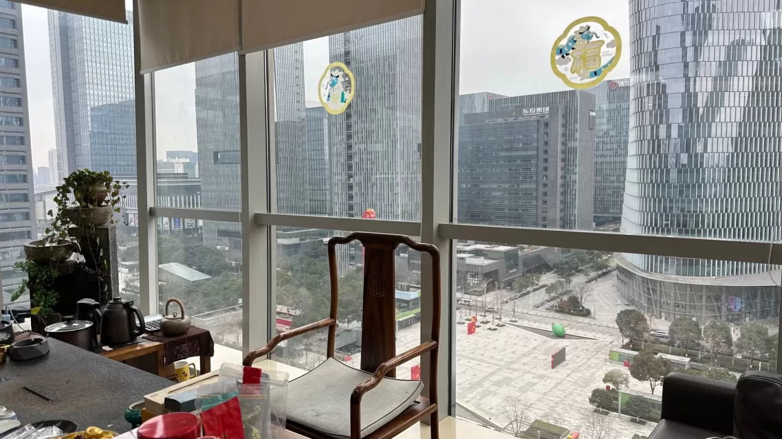 东部新城汇银大厦325平办公楼出租