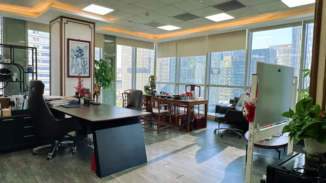东部新城汇银大厦325平办公楼出租