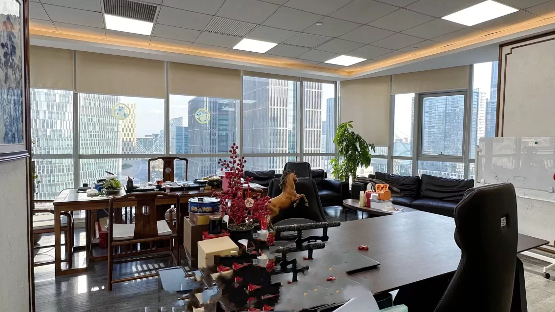 东部新城汇银大厦325平办公楼出租