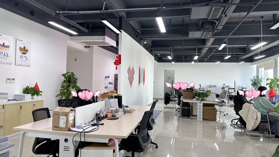 东部新城汇银大厦325平办公楼出租