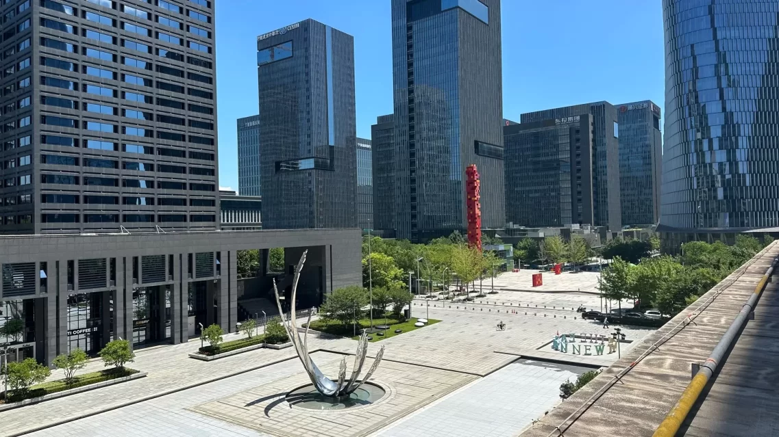 东部新城汇银大厦325平办公楼出租