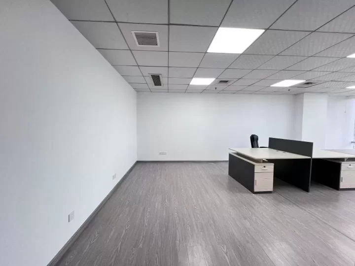 南苑环球酒店对面鄞州商会80平米隔间带家具出租