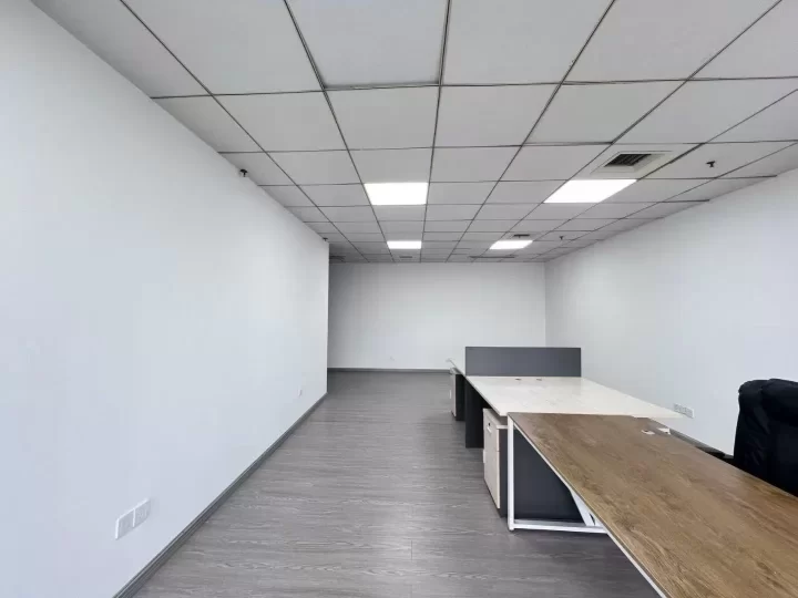 南苑环球酒店对面鄞州商会80平米隔间带家具出租