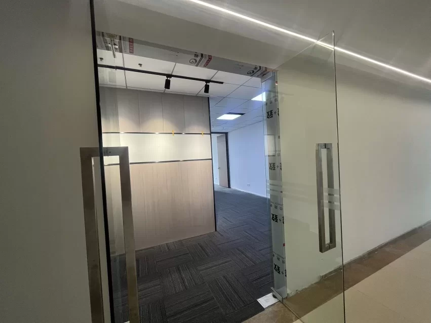 东部新城地铁旁 嘉恒广场B座80平出租