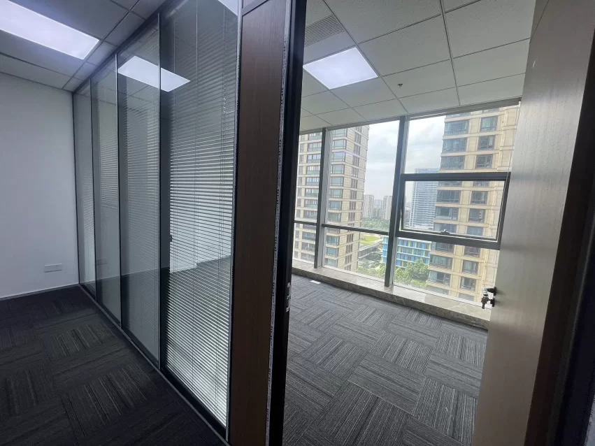 东部新城地铁旁 嘉恒广场B座80平出租