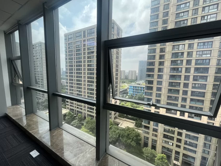 东部新城地铁旁 嘉恒广场B座80平出租