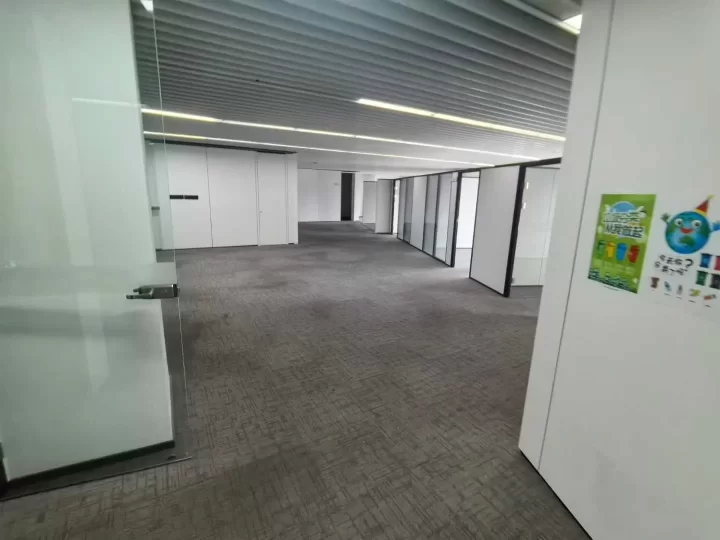 宁波火车站附近海曙火车站地铁口月湖金汇大厦整层出租1980平，可看月湖花园，开发商直租