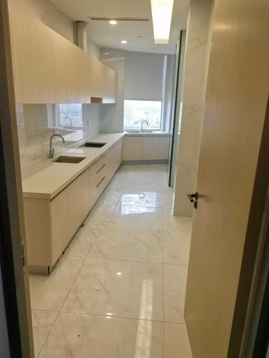 宁波火车站附近海曙火车站地铁口月湖金汇大厦整层出租1980平，可看月湖花园，开发商直租