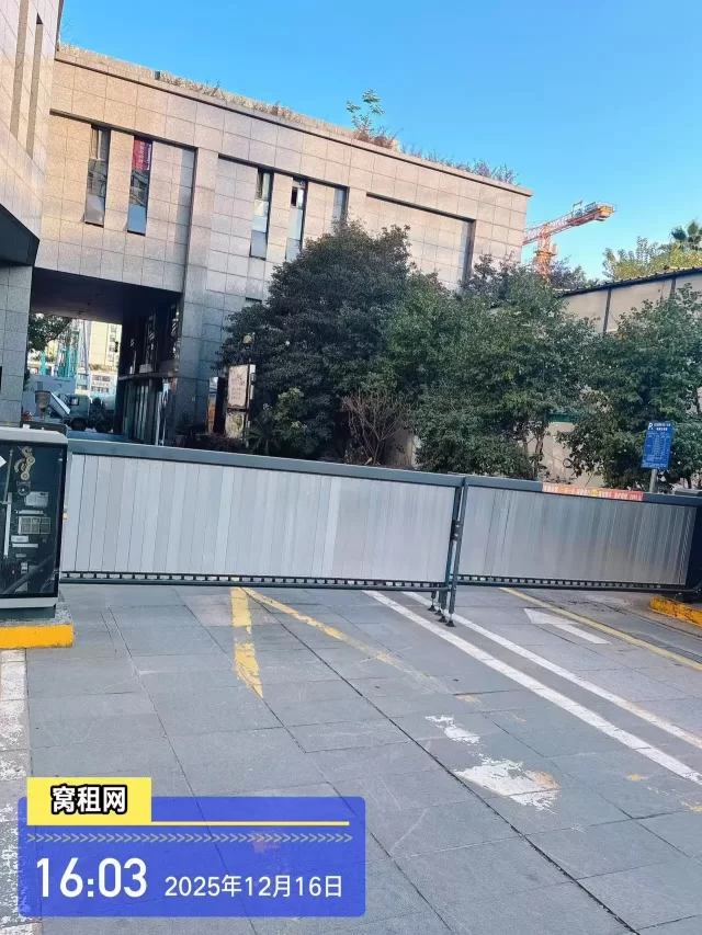 宁波鄞州区彩虹南路11号嘉汇国贸停车收费