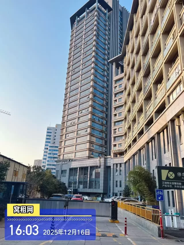 宁波鄞州区彩虹南路11号嘉汇国贸停车收费