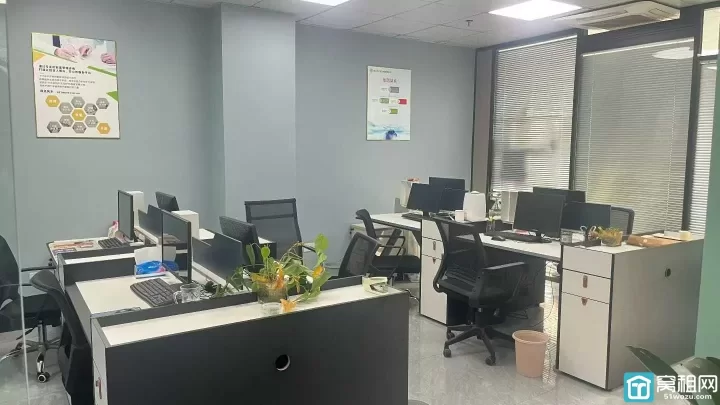 世纪东方广场附近七里新都276平精装带一个经理室，一个厨房，一个餐厅，一个会议室