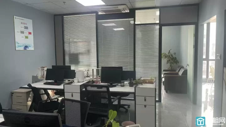 世纪东方广场附近七里新都276平精装带一个经理室，一个厨房，一个餐厅，一个会议室