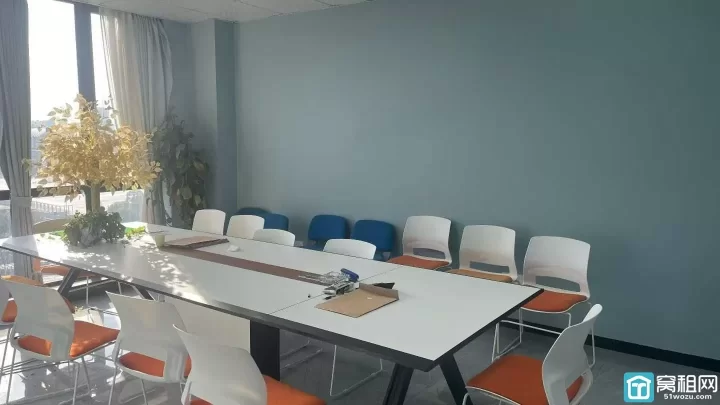 世纪东方广场附近七里新都276平精装带一个经理室，一个厨房，一个餐厅，一个会议室