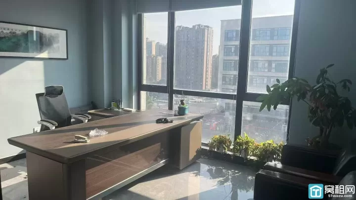 世纪东方广场附近七里新都276平精装带一个经理室，一个厨房，一个餐厅，一个会议室