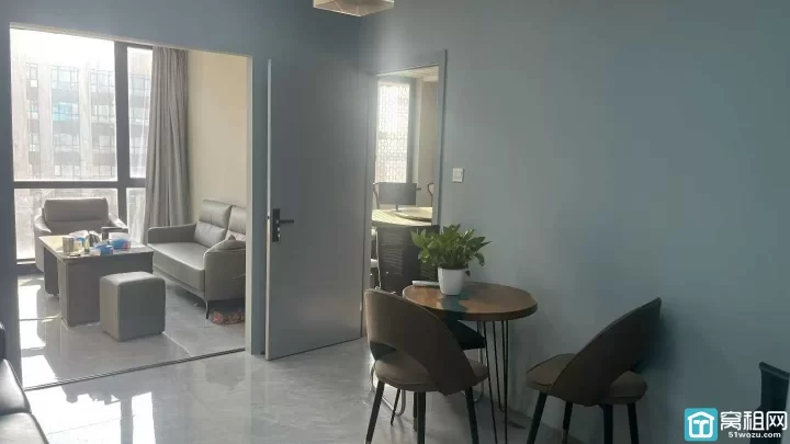 世纪东方广场附近七里新都276平精装带一个经理室，一个厨房，一个餐厅，一个会议室