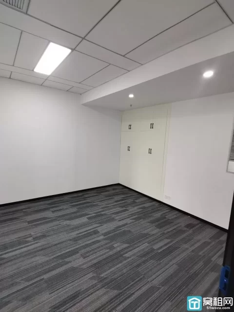 宁波火车站附近月湖金汇大厦215平，朝南，精装两隔间，全新装修11771元/月租金