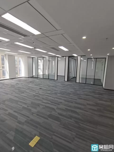 宁波火车站附近月湖金汇大厦215平，朝南，精装两隔间，全新装修11771元/月租金