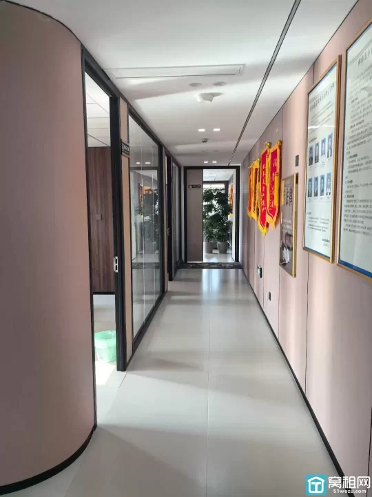 海曙月湖金汇小镇隔壁永煌大厦西门口地铁口88平办公室独立空调