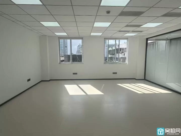 海曙月湖金汇小镇隔壁永煌大厦西门口地铁口88平办公室独立空调