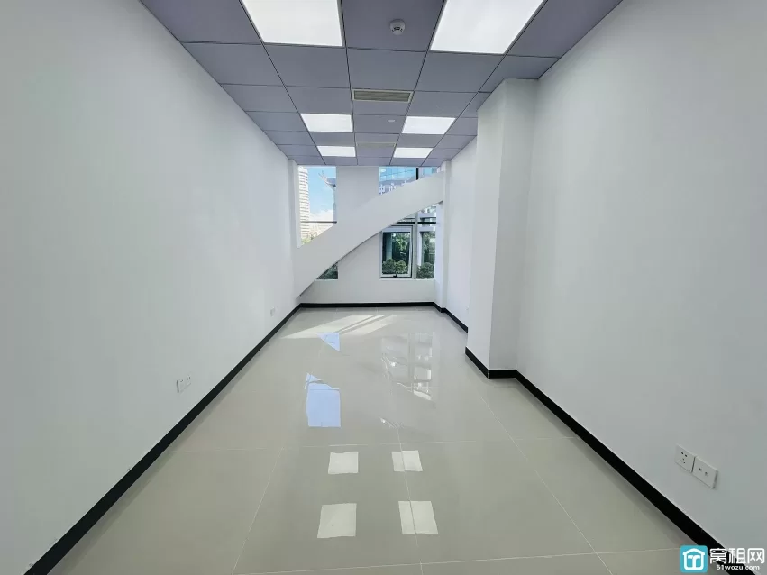 鄞州区宁铸中心对面世纪经贸大厦出租42平方，朝东办公室全新装修1750元含物业费