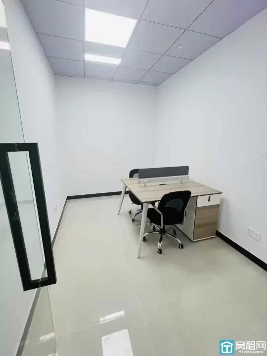 宁波K11附近世纪金贸大厦38平米带全套家具出租1100元