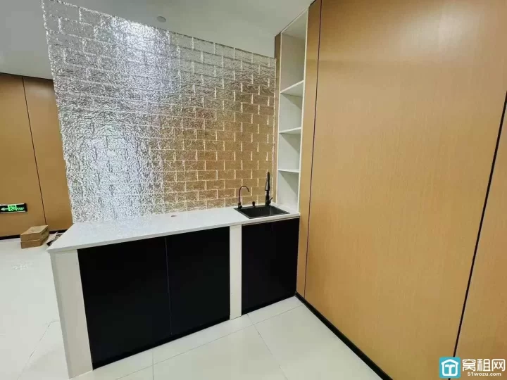 宁波K11附近世纪金贸大厦38平米带全套家具出租1100元