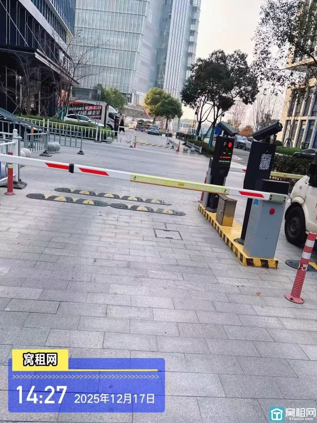 勤大大厦停车收费？