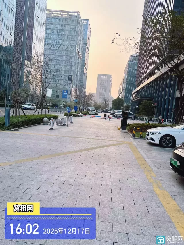 南部商务区3期禾元大厦停车收费