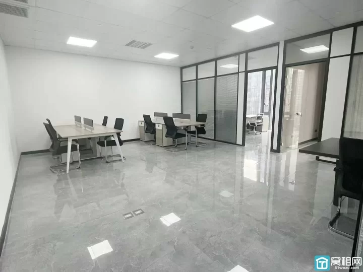 宁波高新区宝龙广场对面写字楼浙江商业银行大厦130平米精装修办公室2个玻璃隔间